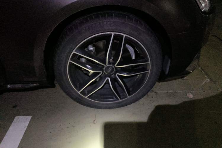 Used Audi A4L 2017 40 TFSI Fashion Model Right Front Wheel Hub
