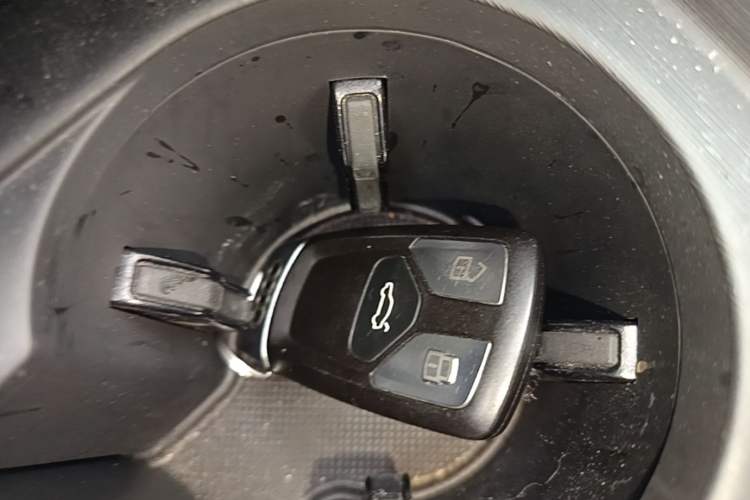 Used Audi A4L 2017 40 TFSI Fashion Model Vehicle Key