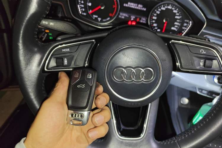 Used Audi A4L 2017 40 TFSI Fashion Model Vehicle Key