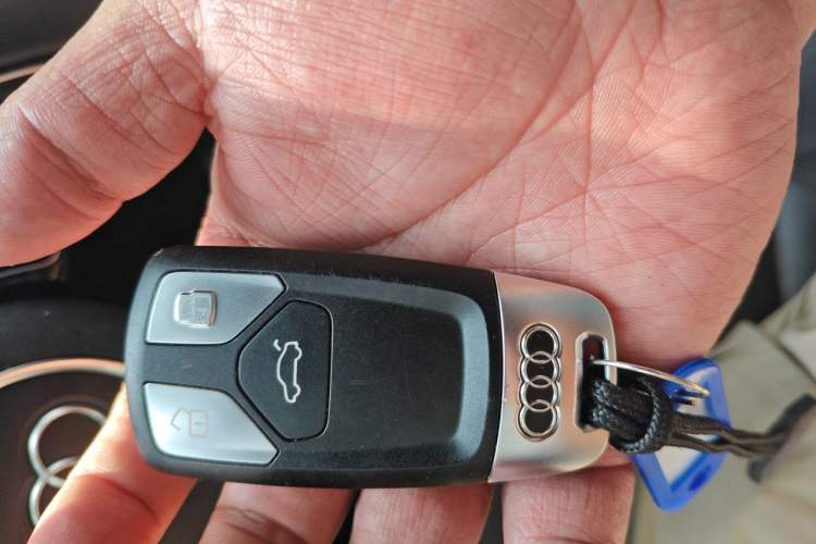 Used Audi A4L 2017 45 TFSI quattro Style Edition Vehicle Key