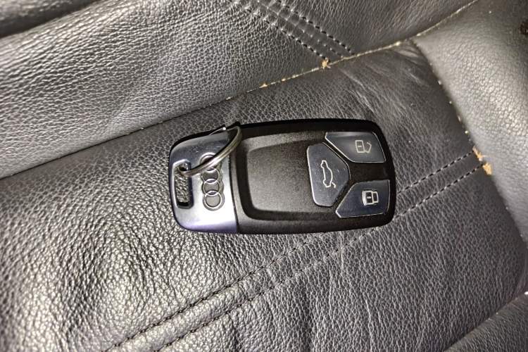 Used Audi A4L 2017 45 TFSI quattro Style Edition Vehicle Key