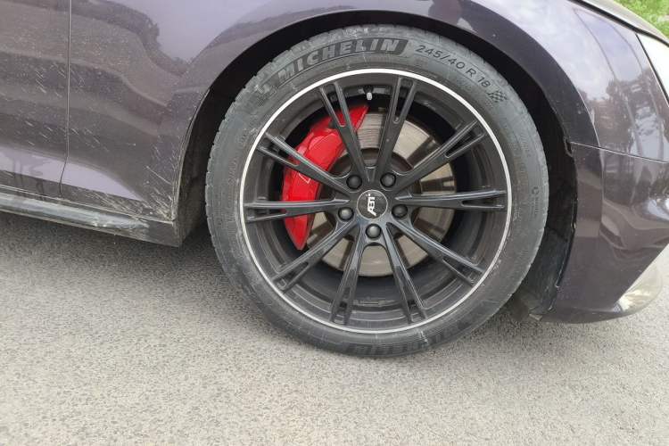Used Audi A4L 2017 45 TFSI quattro Special Edition Right Front Wheel Hub