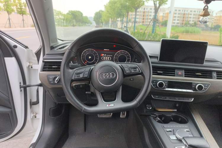 Used Audi A4L 2017 45 TFSI quattro Special Edition Steering Wheel