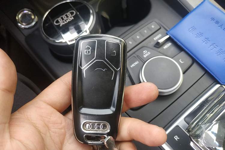 Used Audi A4L 2017 40 TFSI Ambition Edition Vehicle Key