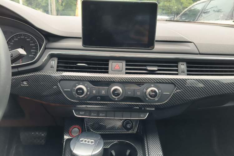 Used Audi A4L 2017 Plus 40 TFSI Ambition Model Audio And AC Panel
