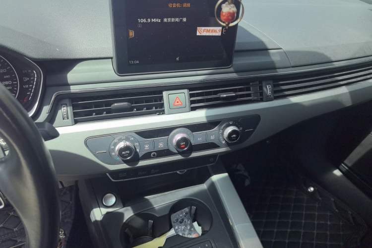 Used Audi A4L 2017 Plus 40 TFSI Ambition Model Audio And AC Panel