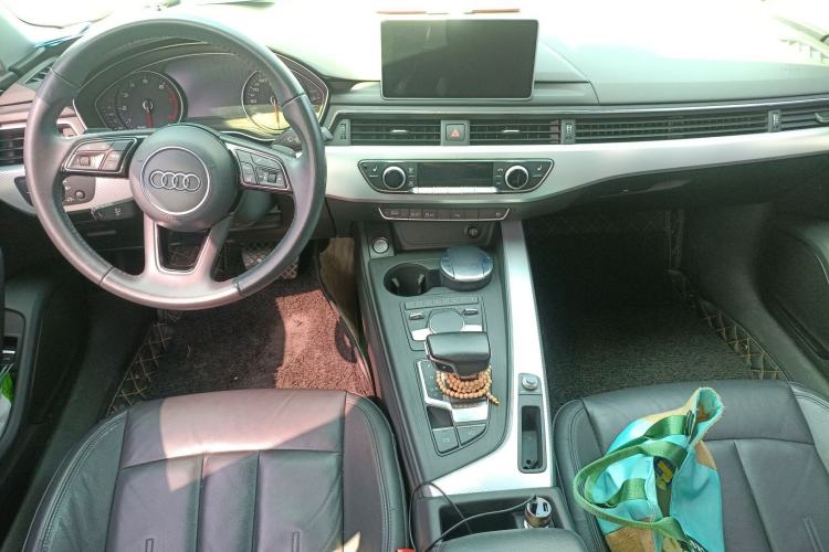 Used Audi A4L 2017 40 TFSI Fashion Model Center Console