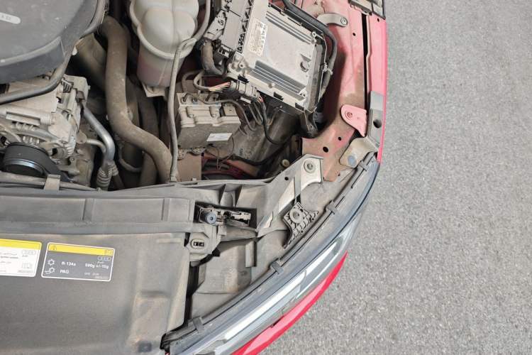 Used Audi A4L 2017 40 TFSI Fashion Model Engine Bay Left
