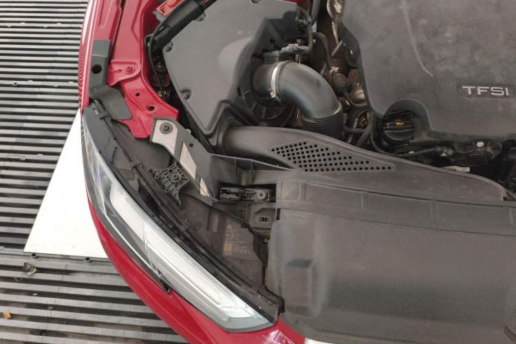 Used Audi A4L 2017 40 TFSI Fashion Model Engine Bay Right