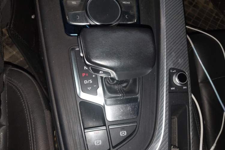 Used Audi A4L 2017 40 TFSI Fashion Model Gear Lever