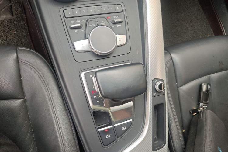Used Audi A4L 2017 40 TFSI Fashion Model Gear Lever