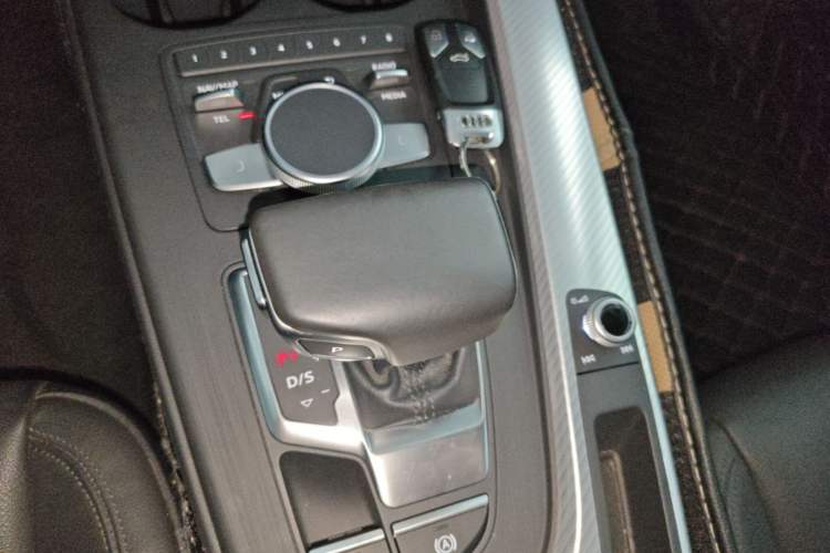 Used Audi A4L 2017 40 TFSI Fashion Model Gear Lever