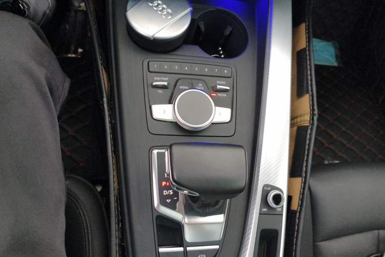 Used Audi A4L 2017 40 TFSI Fashion Model Gear Lever