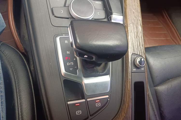 Used Audi A4L 2017 40 TFSI Ambition Edition Gear Lever