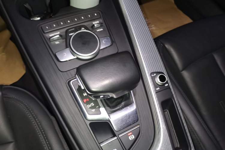 Used Audi A4L 2017 40 TFSI Fashion Model Gear Lever