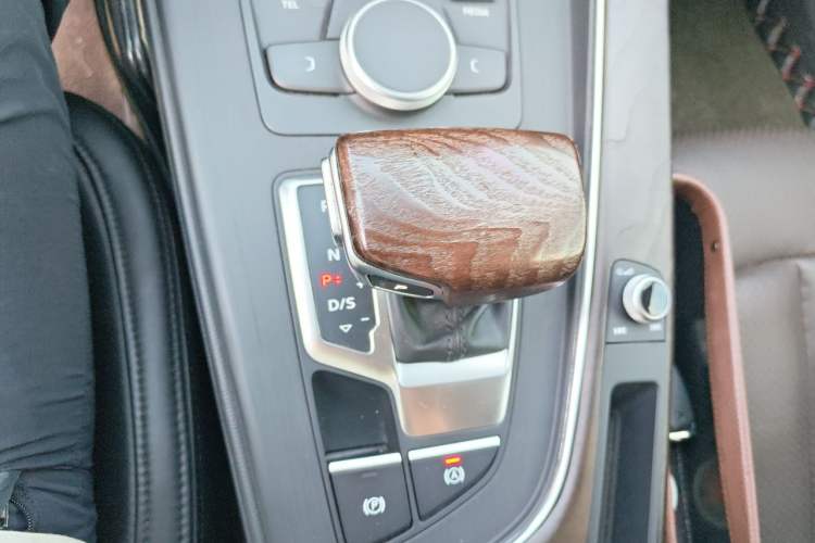 Used Audi A4L 2017 40 TFSI Fashion Model Gear Lever