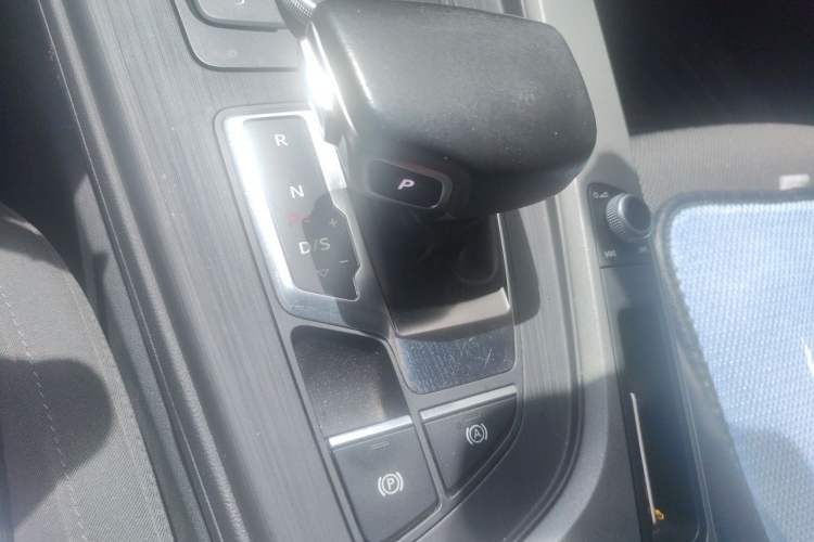 Used Audi A4L 2017 40 TFSI Ambition Edition Gear Lever