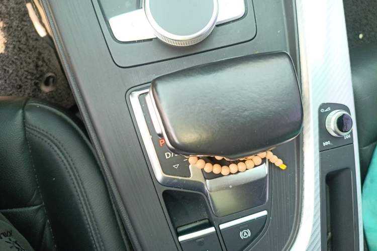 Used Audi A4L 2017 40 TFSI Fashion Model Gear Lever