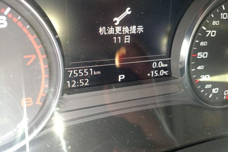 Used Audi A4L 2017 40 TFSI Fashion Model Odometer Close Up