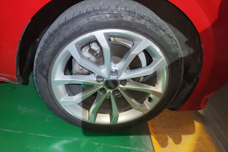 Used Audi A4L 2017 40 TFSI Ambition Edition Right Front Wheel Hub