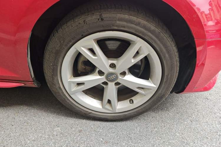 Used Audi A4L 2017 40 TFSI Fashion Model Right Front Wheel Hub