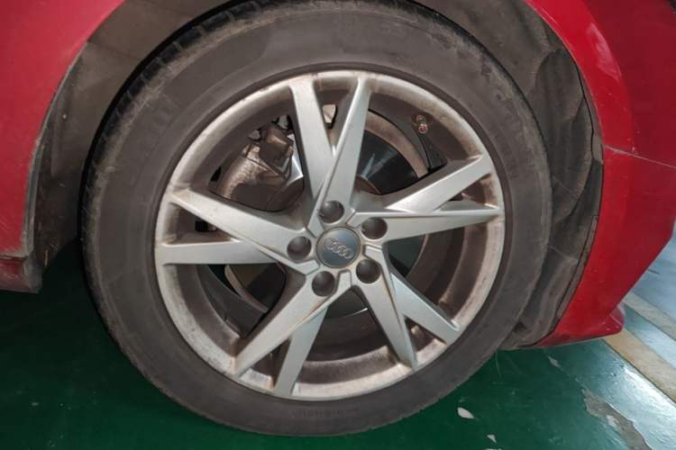 Used Audi A4L 2017 40 TFSI Ambition Edition Right Front Wheel Hub