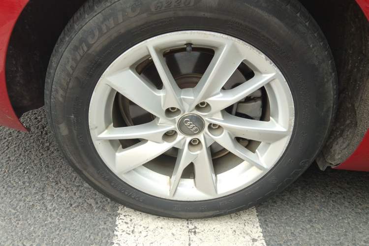 Used Audi A4L 2017 40 TFSI Ambition Edition Right Front Wheel Hub