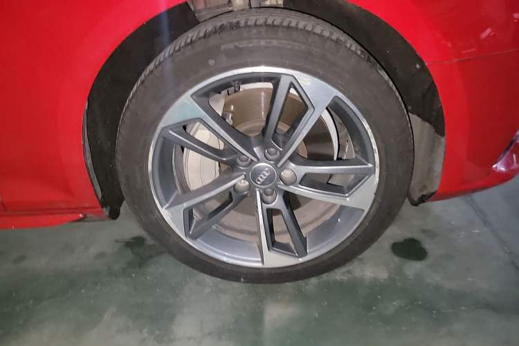 Used Audi A4L 2017 45 TFSI quattro Sport Edition Right Front Wheel Hub