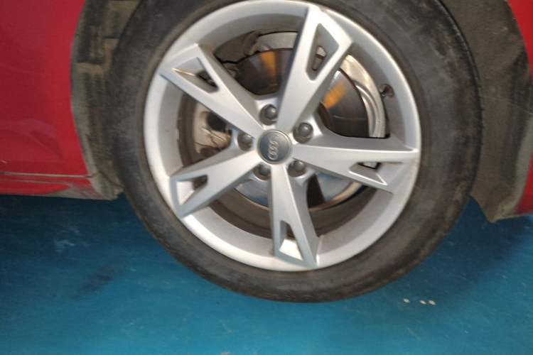 Used Audi A4L 2017 40 TFSI Fashion Model Right Front Wheel Hub