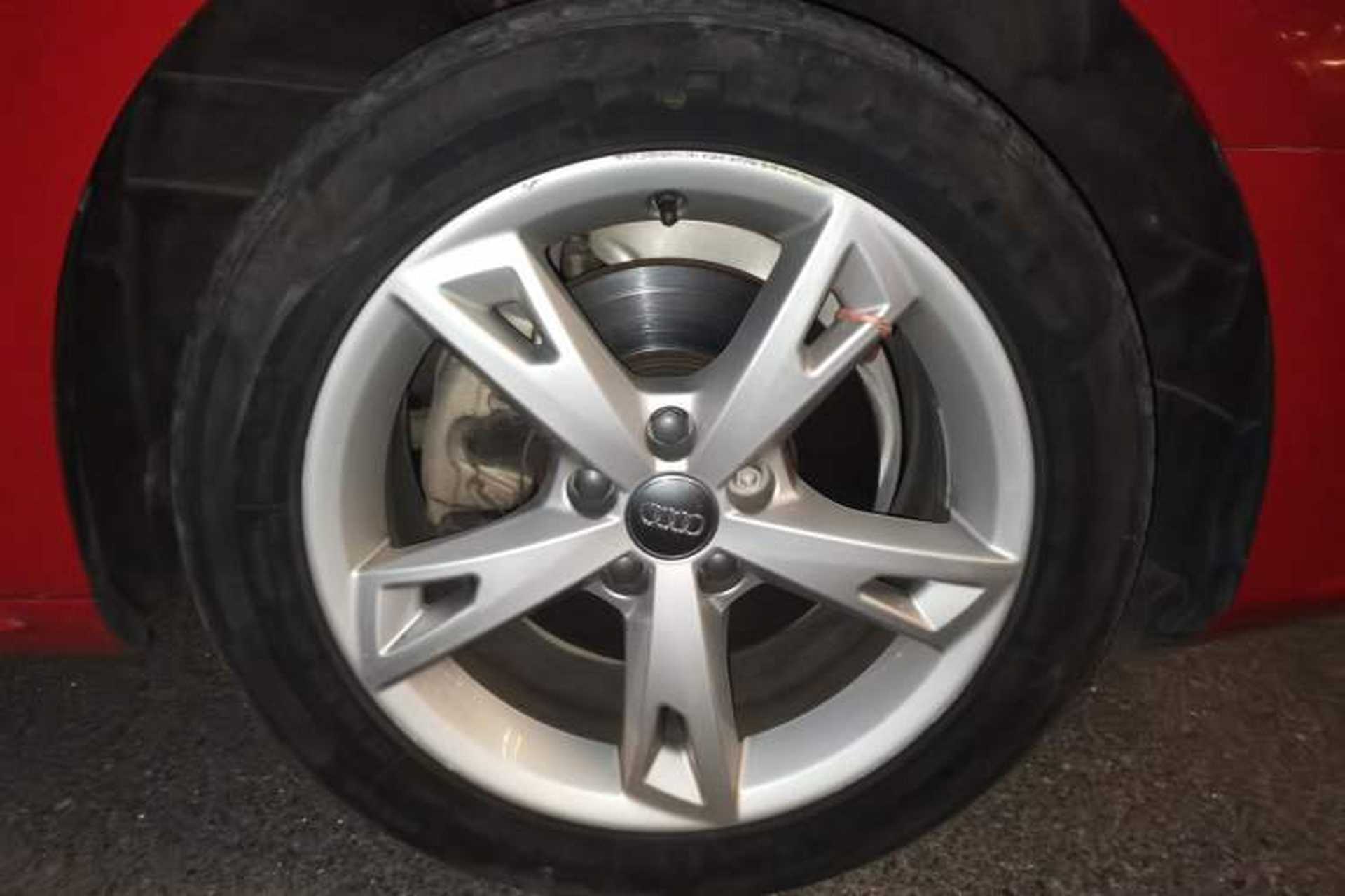 Used Audi A4L 2017 40 TFSI Fashion Model Right Front Wheel Hub