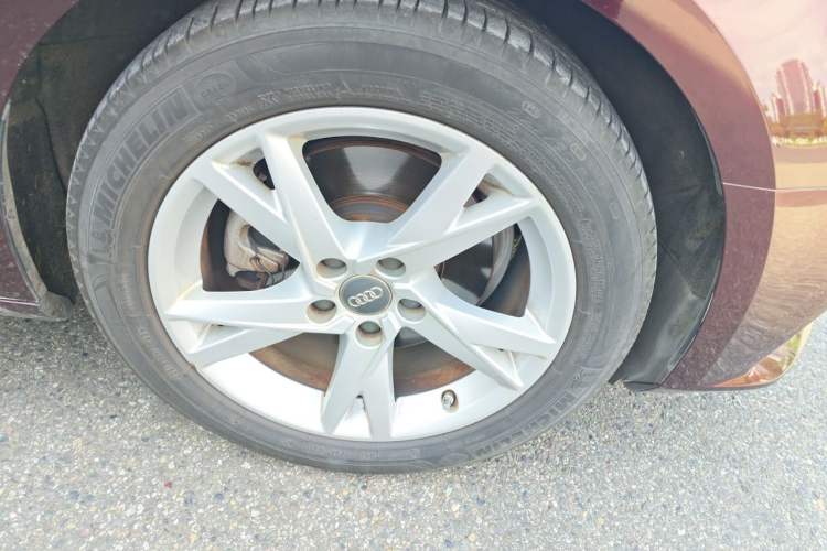 Used Audi A4L 2017 40 TFSI Fashion Model Right Front Wheel Hub