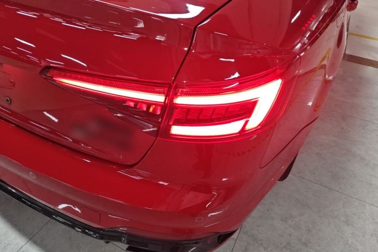 Used Audi A4L 2017 40 TFSI Fashion Model Right Rear Taillight