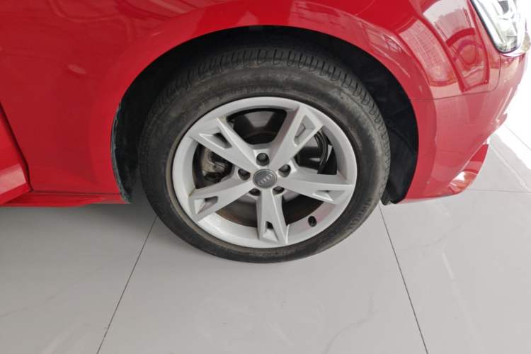 Used Audi A4L 2017 40 TFSI Fashion Model Right Rear Wheel Hub