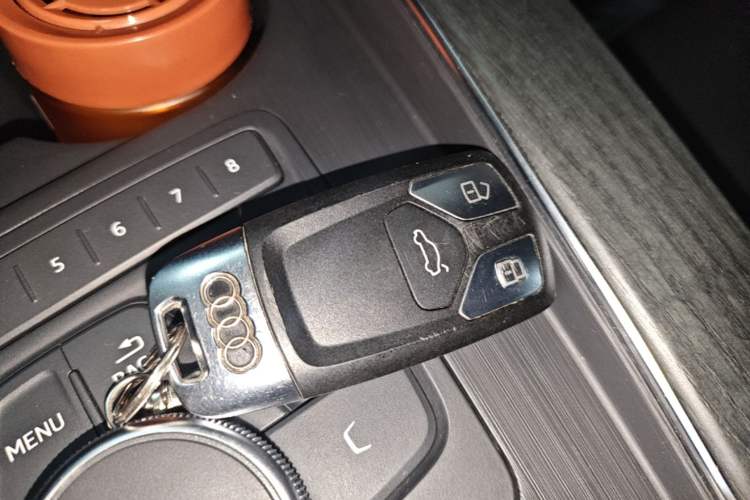 Used Audi A4L 2017 40 TFSI Fashion Model Vehicle Key