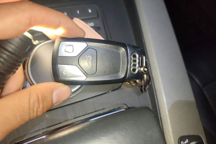 Used Audi A4L 2017 40 TFSI Ambition Edition Vehicle Key