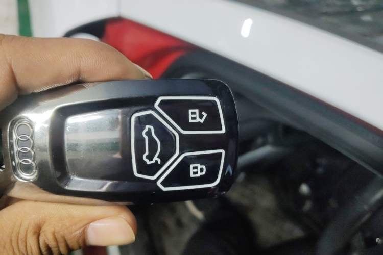 Used Audi A4L 2017 40 TFSI Fashion Model Vehicle Key