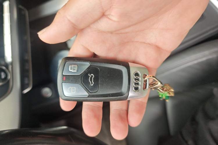 Used Audi A4L 2017 40 TFSI Fashion Model Vehicle Key