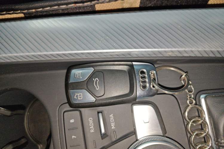 Used Audi A4L 2017 40 TFSI Fashion Model Vehicle Key