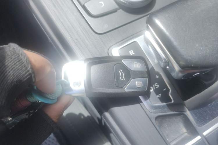 Used Audi A4L 2017 40 TFSI Ambition Edition Vehicle Key