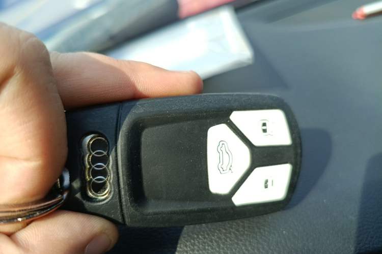 Used Audi A4L 2017 40 TFSI Fashion Model Vehicle Key