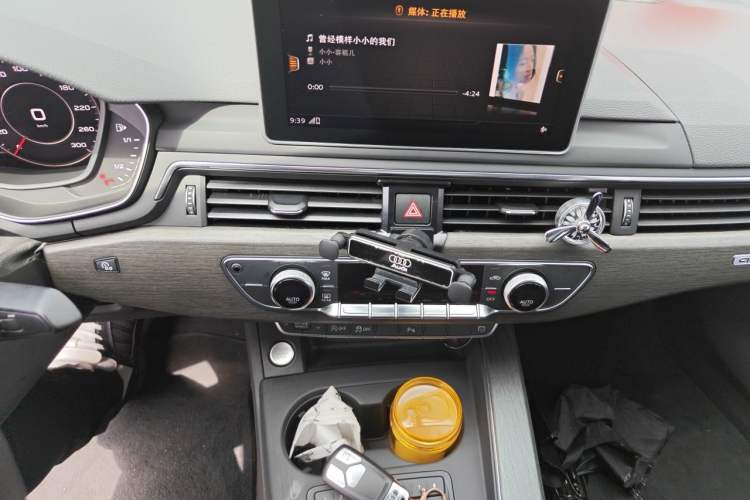 Used Audi A4L 2017 Plus 45 TFSI quattro Stylish Model Audio And AC Panel