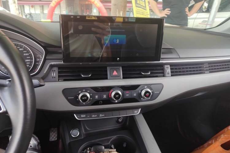 Used Audi A4L 2017 Plus 40 TFSI Ambition Model Audio And AC Panel