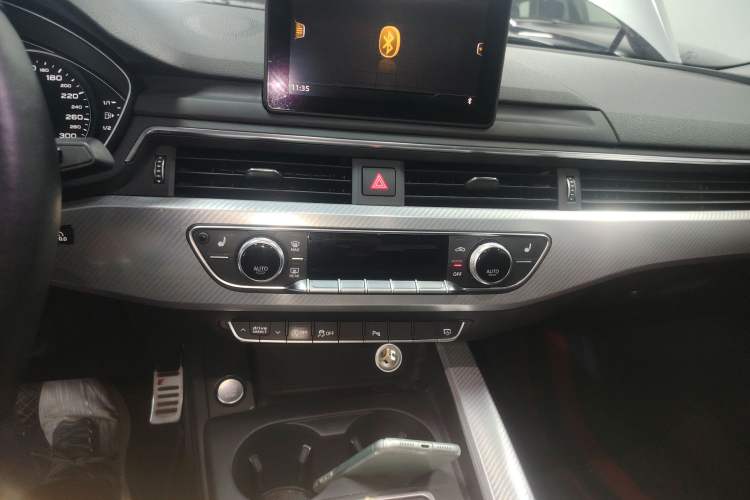Used Audi A4L 2017 40 TFSI Fashion Model Audio And AC Panel