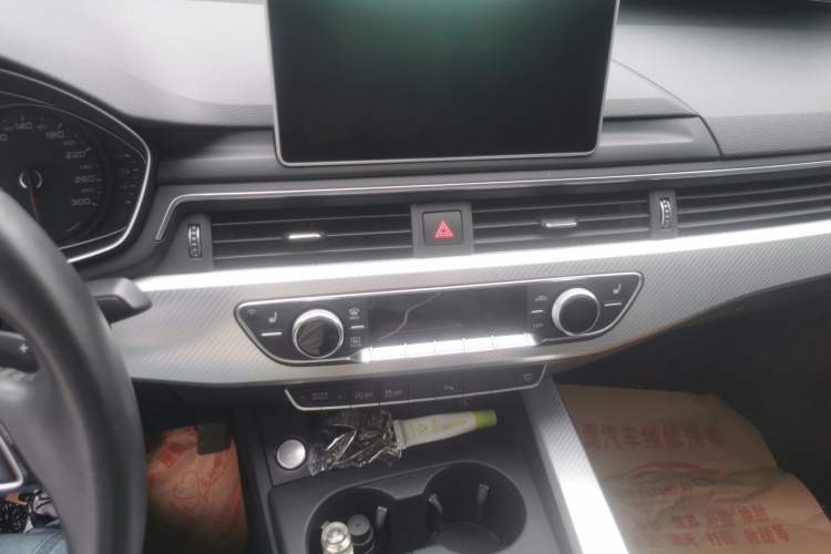 Used Audi A4L 2017 40 TFSI Fashion Model Audio And AC Panel