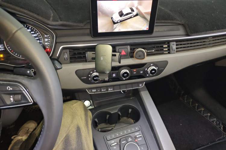 Used Audi A4L 2017 Plus 40 TFSI Ambition Model Audio And AC Panel