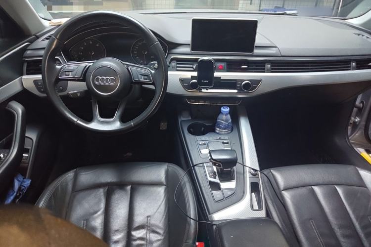 Used Audi A4L 2017 Plus 40 TFSI Fashion Model Center Console