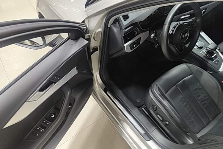 Used Audi A4L 2017 Plus 40 TFSI Fashion Model Driver Seat