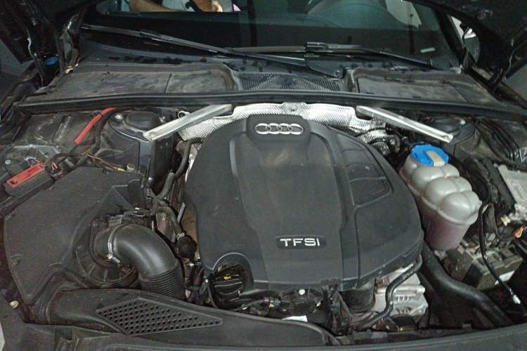 Used Audi A4L 2017 40 TFSI Fashion Model Engine Bay