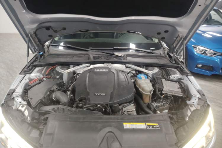 Used Audi A4L 2017 40 TFSI Fashion Model Engine Bay