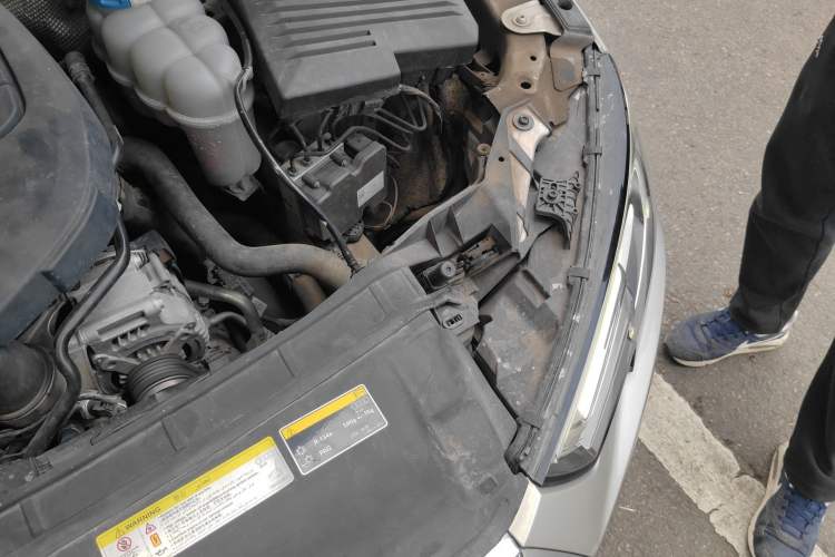 Used Audi A4L 2017 40 TFSI Fashion Model Engine Bay Left